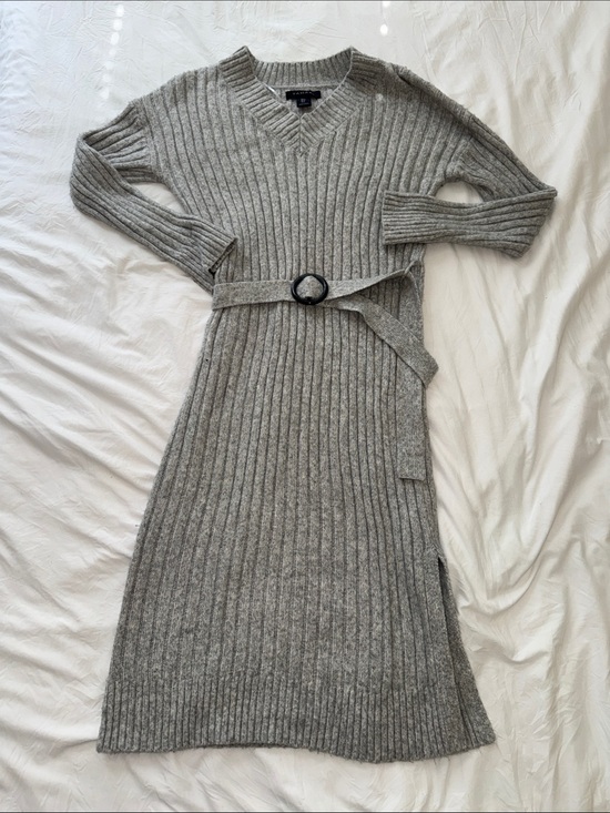 Tahari Dresses & Skirts - Tahari Gray Rib-Knit Belted Sweater Dress